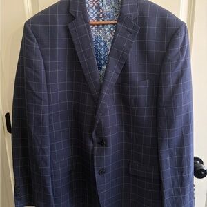 Like new size 46R Van Heusen Studio  Navy Plaid/Windowpane Blazer. Cool lining!
